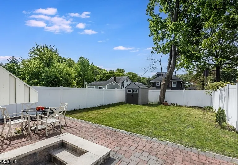 33 Linden Ave — Photo 25