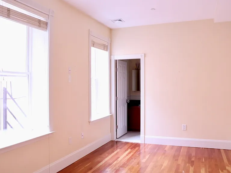 14 Temple St #3 — Photo 9