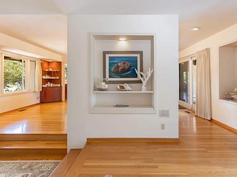 375 Las Palmas Dr — Photo 4