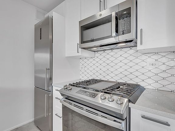 5th image of 343 E 74th St APT 12A