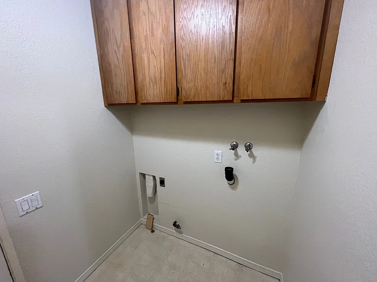 2870 Higgins Rd — Photo 10