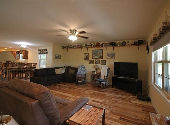 5th image of 55 Chestnut Ln #40