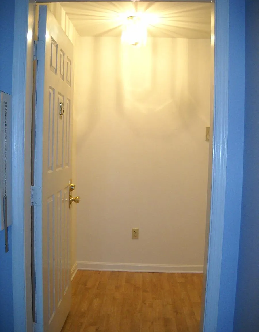 2 bed, 975 sqft, $1,900 — Photo 1