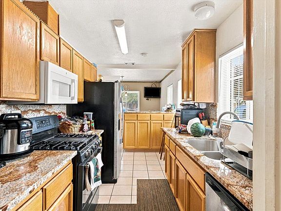 5th image of 2076 20th Ave