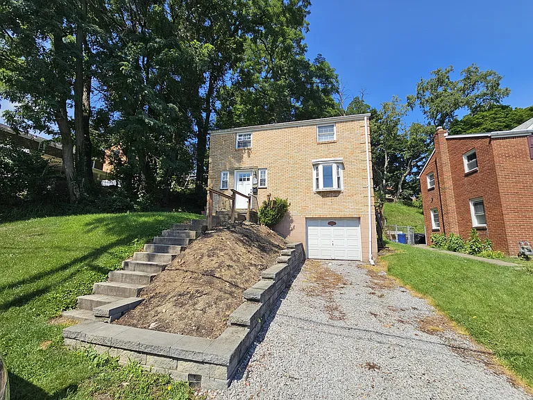 1816 Kiralfy Ave — Photo 1