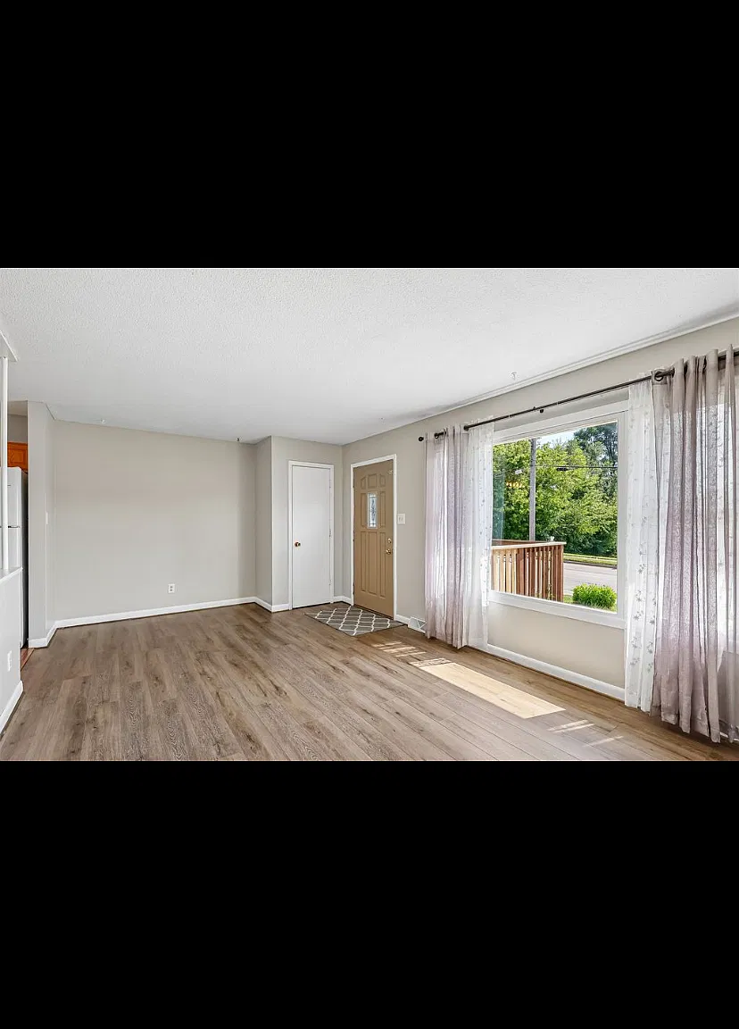 3 bed, 864 sqft, $1,200 — Photo 3