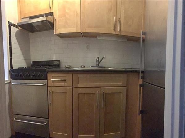 2nd image of 117 E 71st St APT 1E