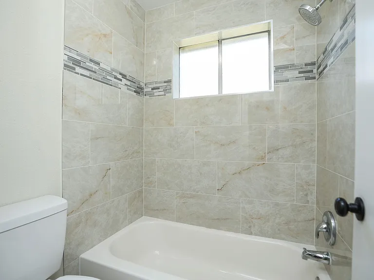 22318 Fincastle Dr — Photo 33