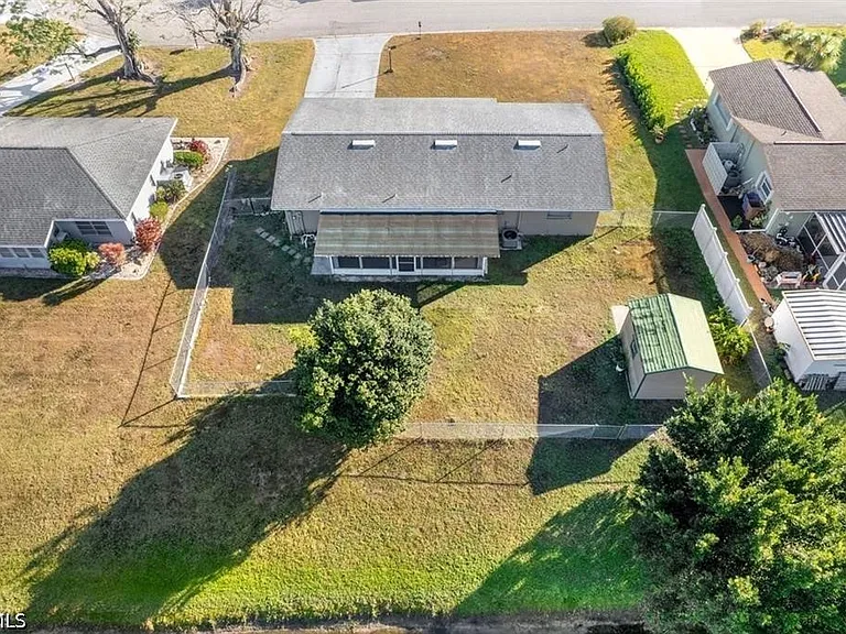 211 S Lake Dr — Photo 4