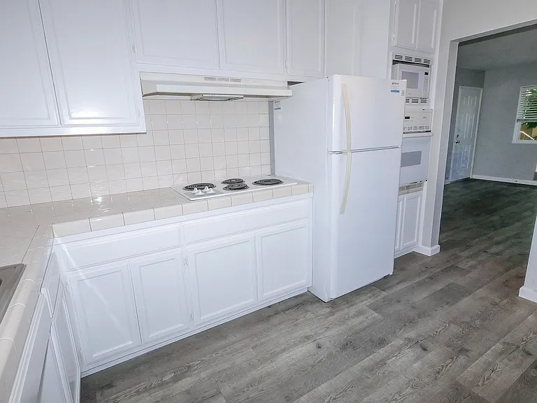 1050 Hornblend St — Photo 8