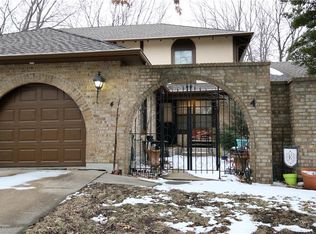4 Holly Dr, Olathe, KS 66062