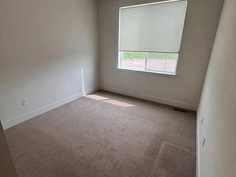 628 Discovery Pkwy — Photo 8