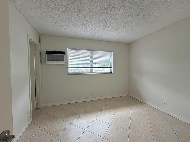 5174 NE 6th Ave #526 — Photo 10