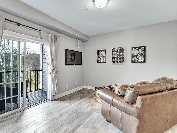 4th image of 309 Bridgeport Ave #201