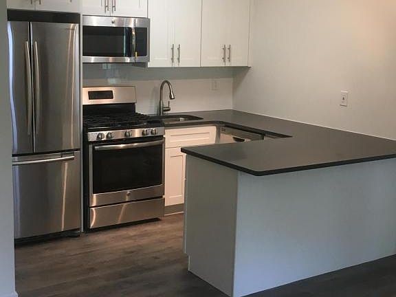 2nd image of 17 Gadsen Pl APT 2H