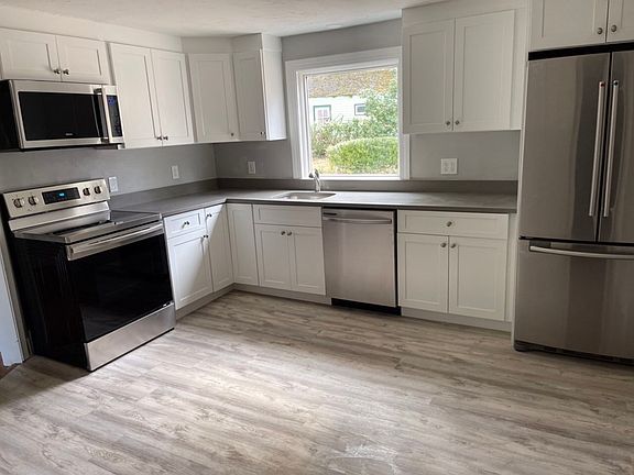 3rd image of 415 Mill St
