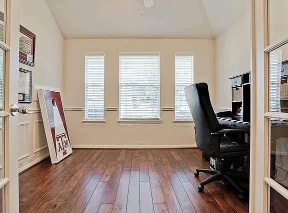 2nd image of 2324 Aurora Dr