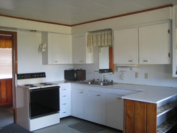 5th image of 1525 NW Oceanview Dr