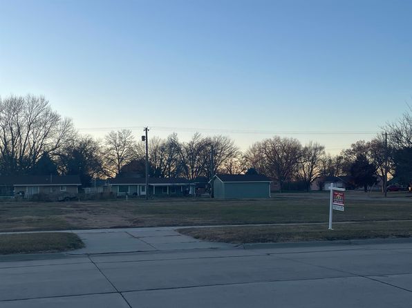 733 N 9th St, Loup City, NE 68853