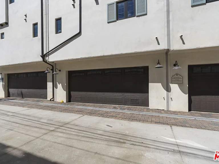 738 Parkman Ave — Photo 38