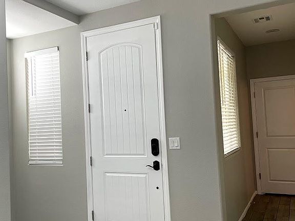 3rd image of 905 Old Creek Way