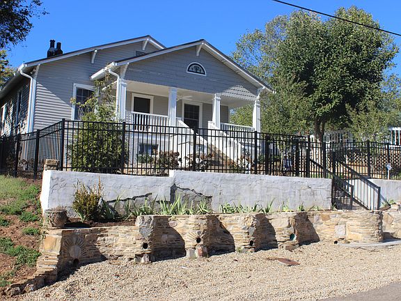 3rd image of 203 Campus Ln