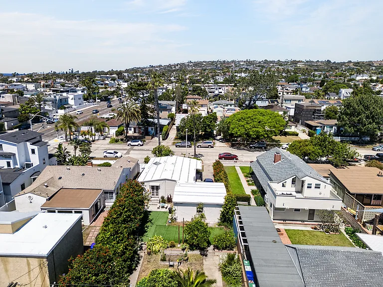 819 Law St — Photo 14