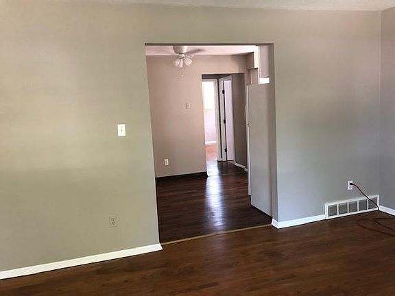 5th image of 8209 Greenlawn Ave