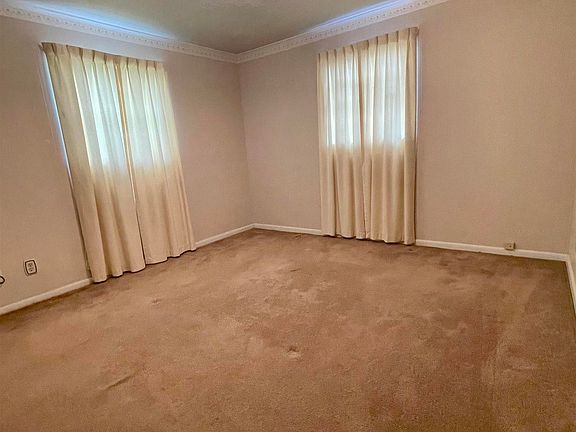 5th image of 3040 Diane Dr
