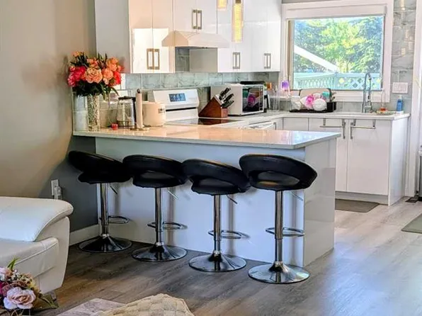 2851 N Dovely Park SE, Calgary, AB T2B 3G9