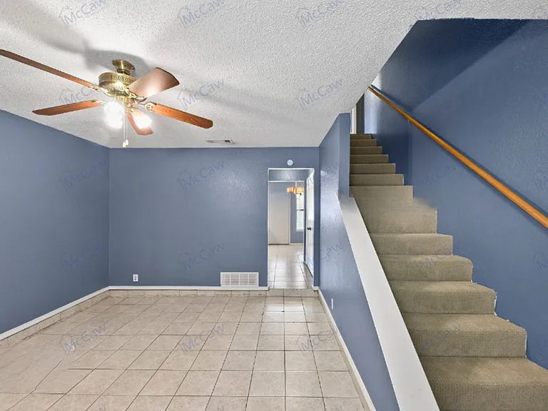 800 Bluebonnet Dr #D — Photo 7