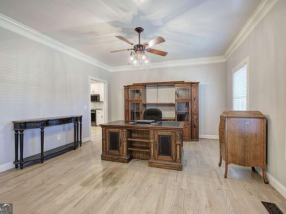 4th image of 1005 Harmony Rd SE