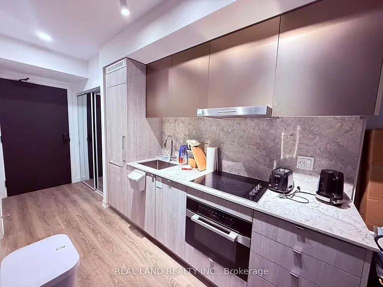 771 Yonge St #609 — Photo 5