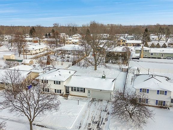 2nd image of 18 Capri Dr