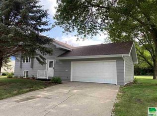 925 James St, Vermillion, SD 57069