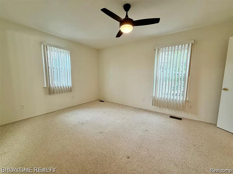 36511 Park Place Dr — Photo 17