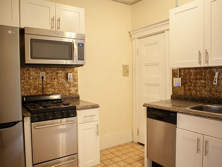 74 Phillips St #1 — Photo 6