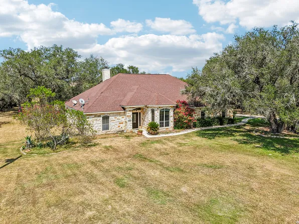 108 Medora Branch, Floresville, TX 78114