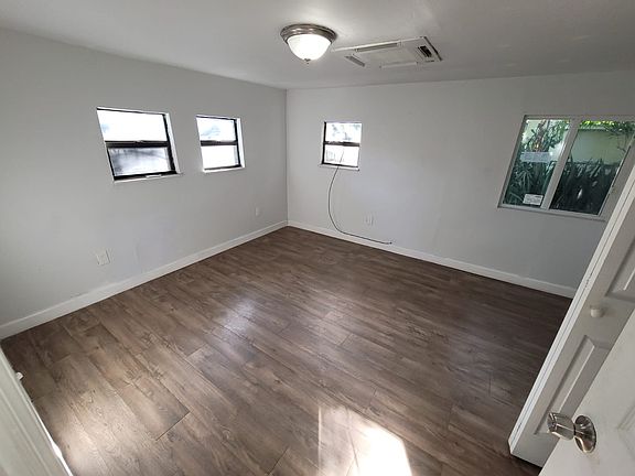 4th image of 210 SW 7th St