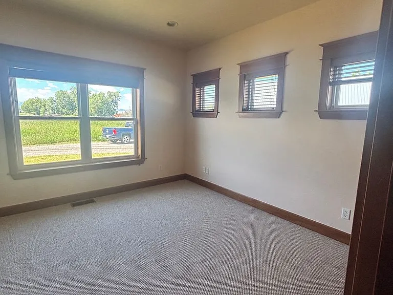 135 Emrie Ln — Photo 15
