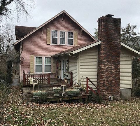 3rd image of 622 Center St