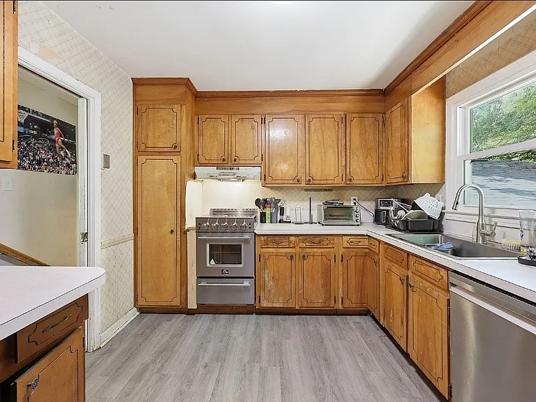 9201 Sandburg Ave — Photo 15