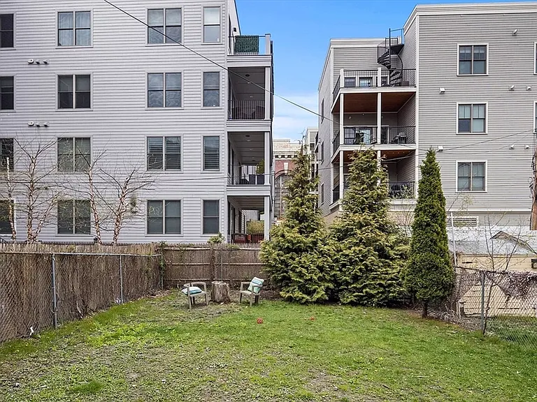 726 E 2nd St #2A — Photo 11