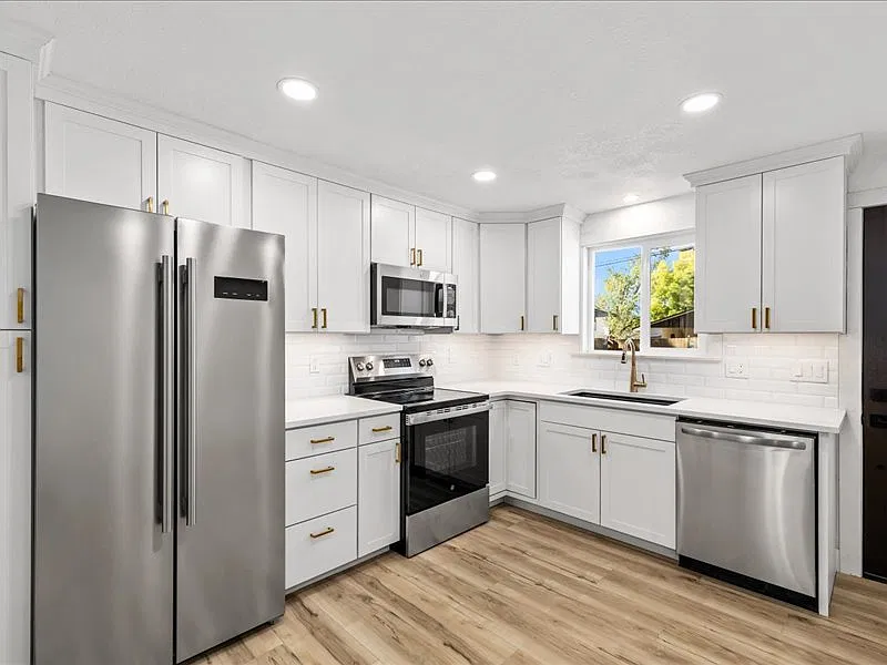 609 W Eastman St — Photo 3