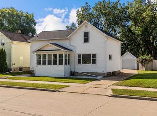 927 W 10th Ave, Oshkosh, WI 54902