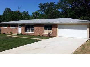 1027 Llewellyn Ln, Saint Louis, MO 63132