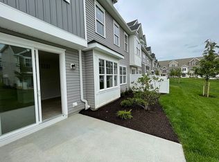 712 Greenland Sq, Highland Park, NJ 08904