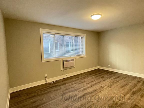 5th image of 530-208 W Surf St #W208