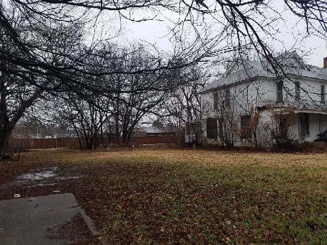 2nd image of 1745 N Spruce Ave