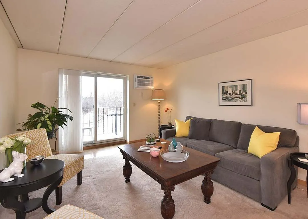 2 bed, 1092 sqft, $2,300 — Photo 3